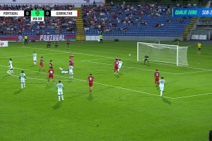 葡萄牙超新星！罗德里戈·莫拉禁区上演神级倒钩，全场看傻了