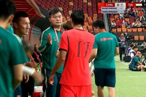国家足球队阵容调整：布尼亚明与谢文能离场，杨铭锐与钟义浩替补出战
