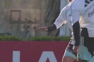 告别战即将到来！梅西训练场玩抢圈，现场欢声笑语！
