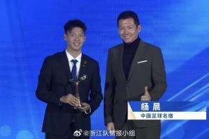 苗原点评：杨晨加盟浙江队引争议，质疑其资历与岗位不匹配